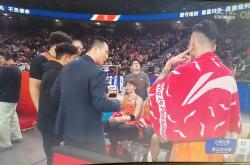 开云官网-上海男篮全力备战下一场比赛，积极调整防守策略