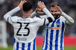 开云体育平台APP-沙尔克屡战屡败球队面临挑战