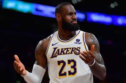 开云APP-湖人击败勇士，赢得绝杀热火