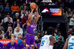 开云体育下载-步行者逆袭血洗黄蜂，取得胜利