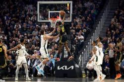 开云APP-勇士客场逆转雄鹿，取得两连胜