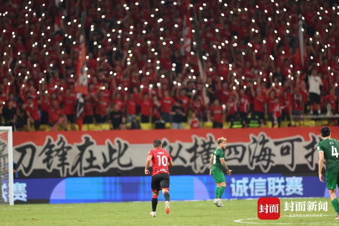 比赛中惨遭红牌，国安将士遭遇困境
