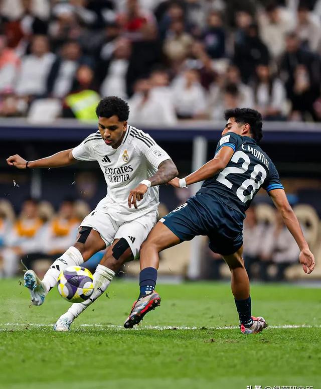 足球豪强对决，精彩纷呈的巅峰之战