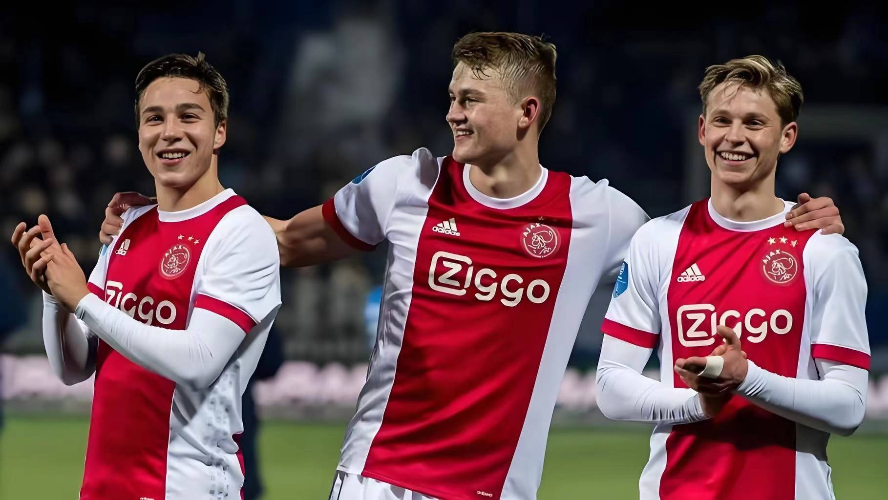 阿贾克斯客场击败热那亚,积分榜上升至第一 阿贾克斯客场击败热那亚,积分榜上升至第一