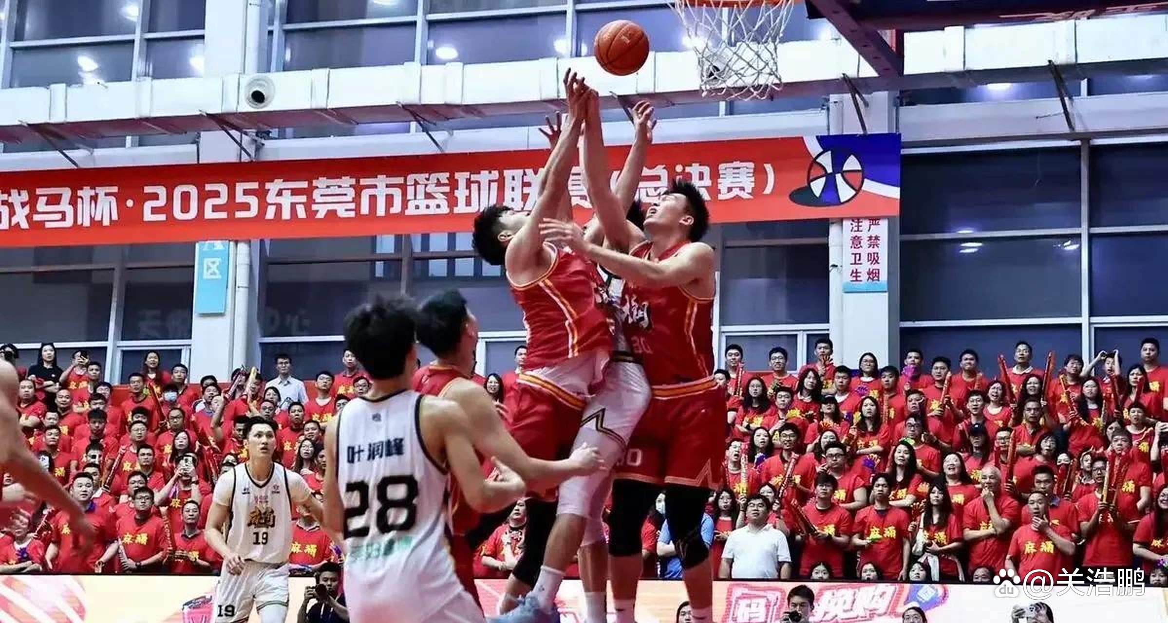 江西男篮队员高效配合,打破瓶颈 江西男篮队员高效配合,打破瓶颈