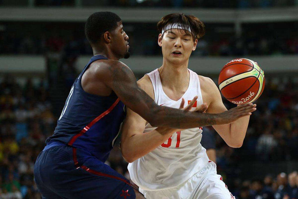 江西男篮队员高效配合,打破瓶颈 江西男篮队员高效配合,打破瓶颈