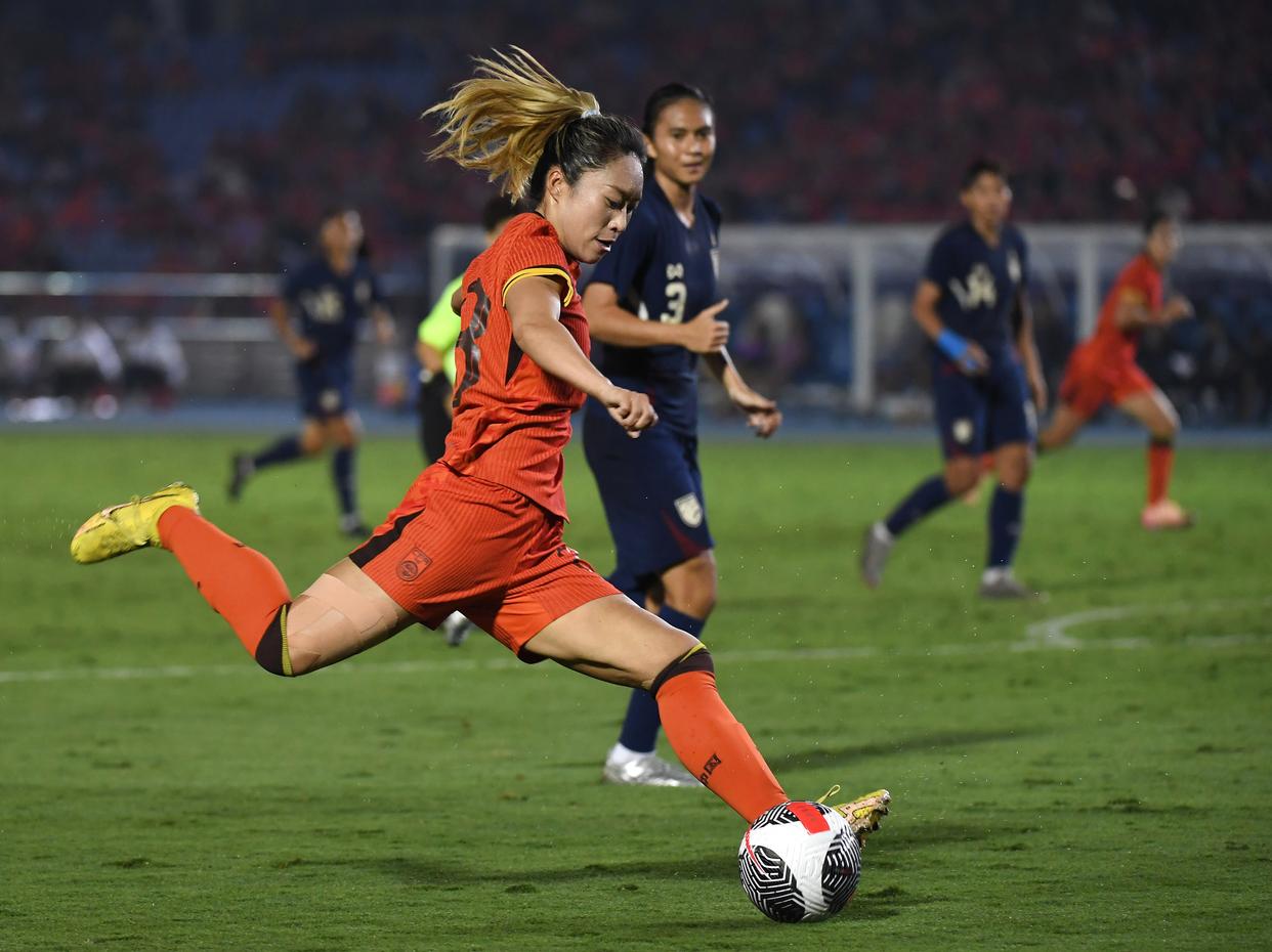 中国女足绝佳表现再度斩获足球世界杯冠军