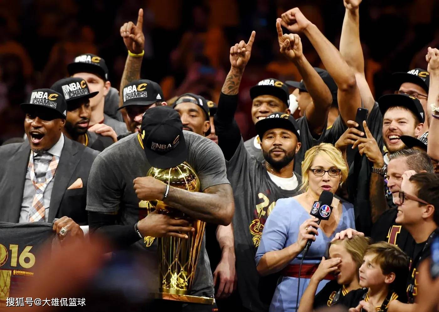 美国排球队取得胜利成功晋级决赛