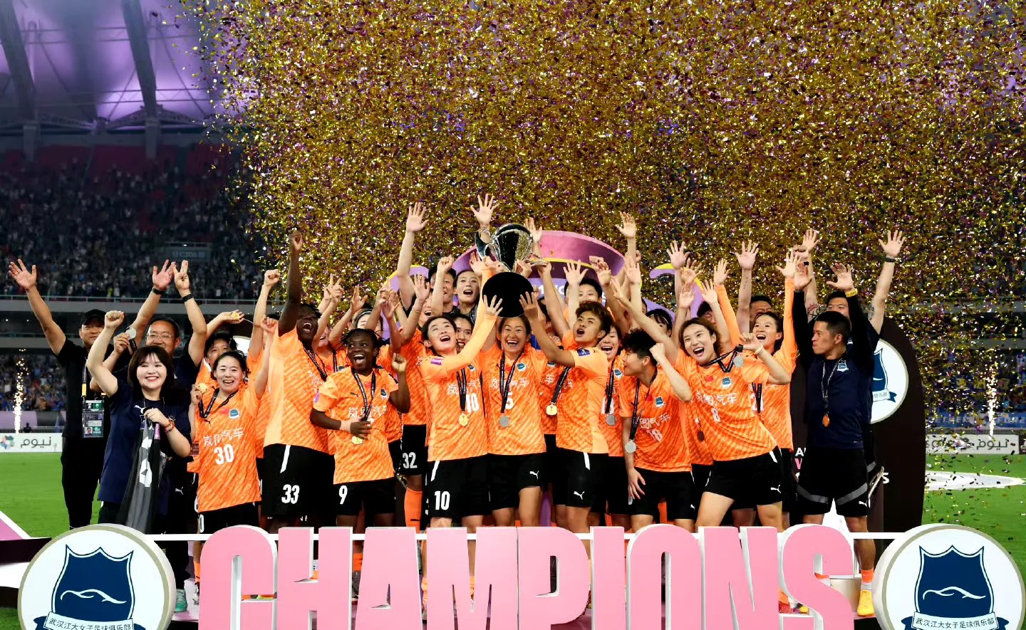 巴勒斯坦女足在比赛中展现出团队精神 巴勒斯坦女足在比赛中展现出团队精神