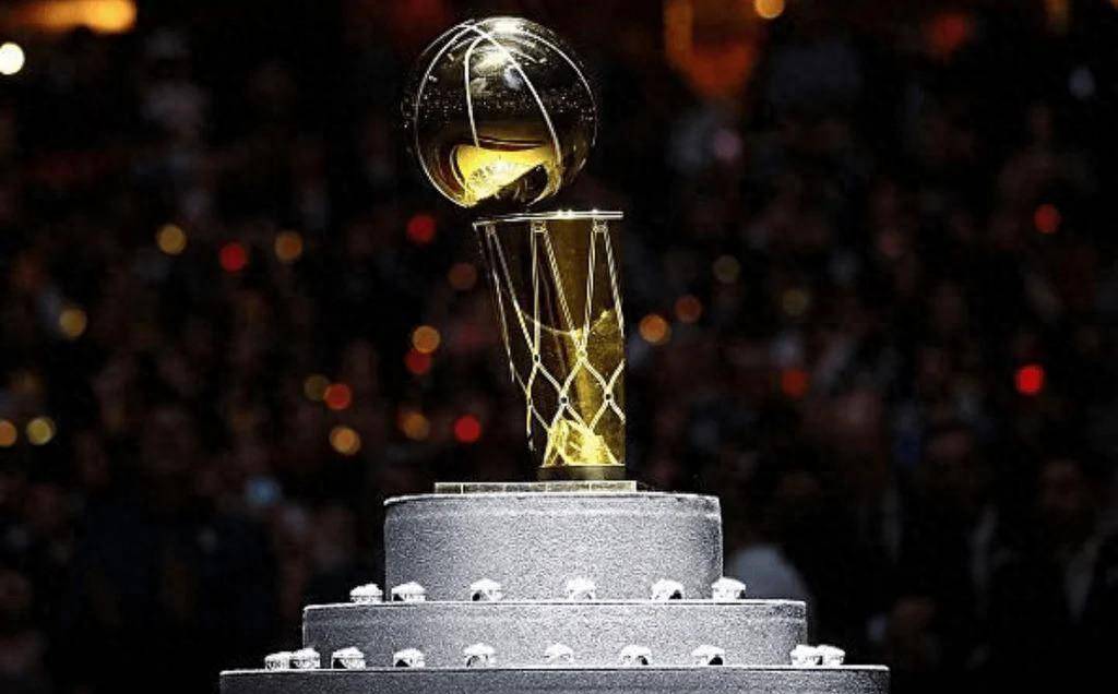 NBA总决赛落幕,湖人队捧得总冠军奖杯 NBA总决赛落幕,湖人队捧得总冠军奖杯