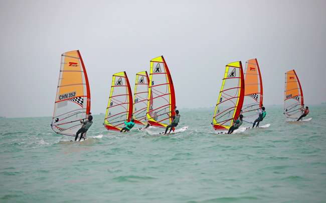 包含帆船选手技艺精湛,海上比赛激烈角逐的词条 包含帆船选手技艺精湛,海上比赛激烈角逐的词条