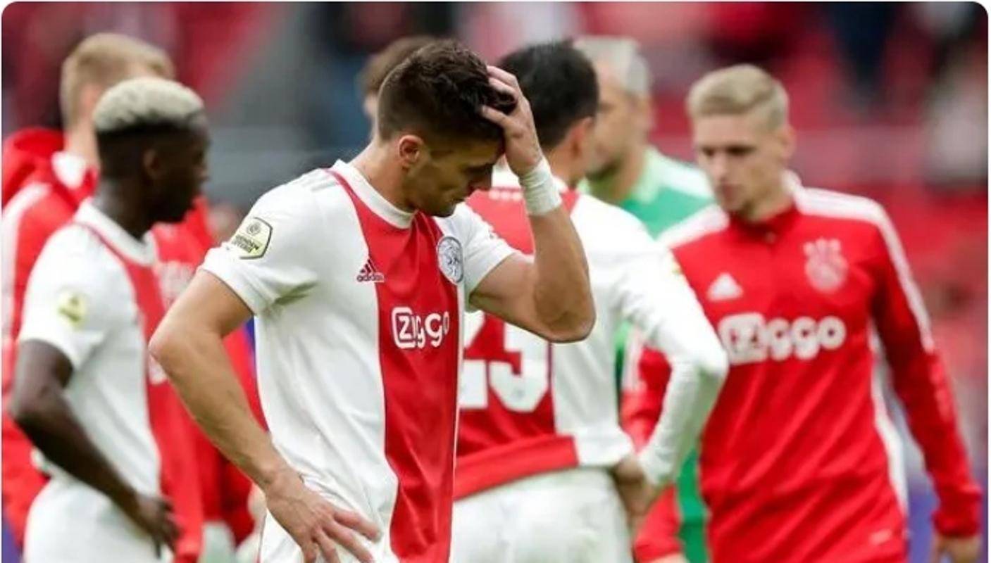 阿贾克斯客场比分惨败，无缘下一轮