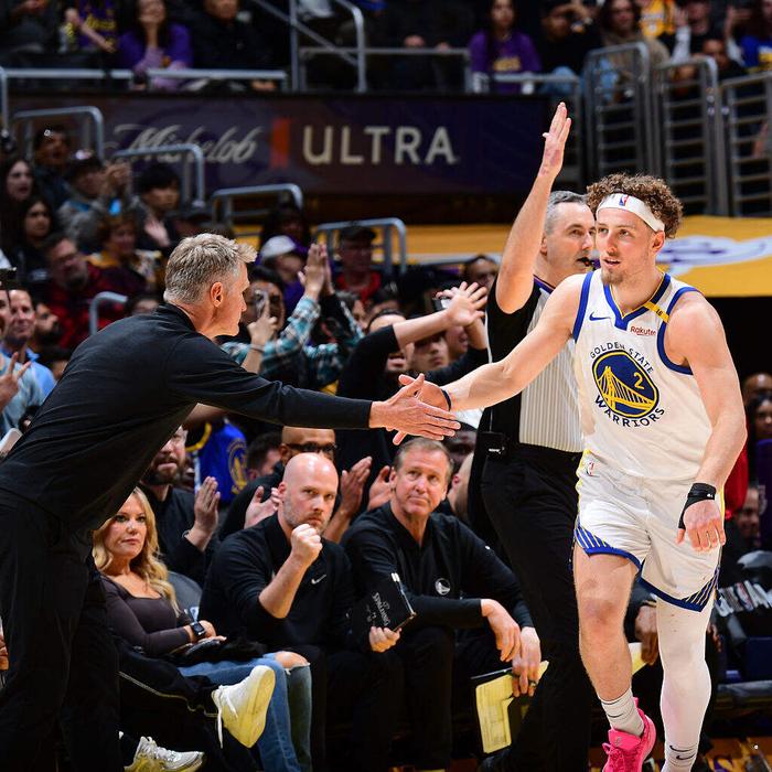 湖人击败勇士，赢得绝杀热火