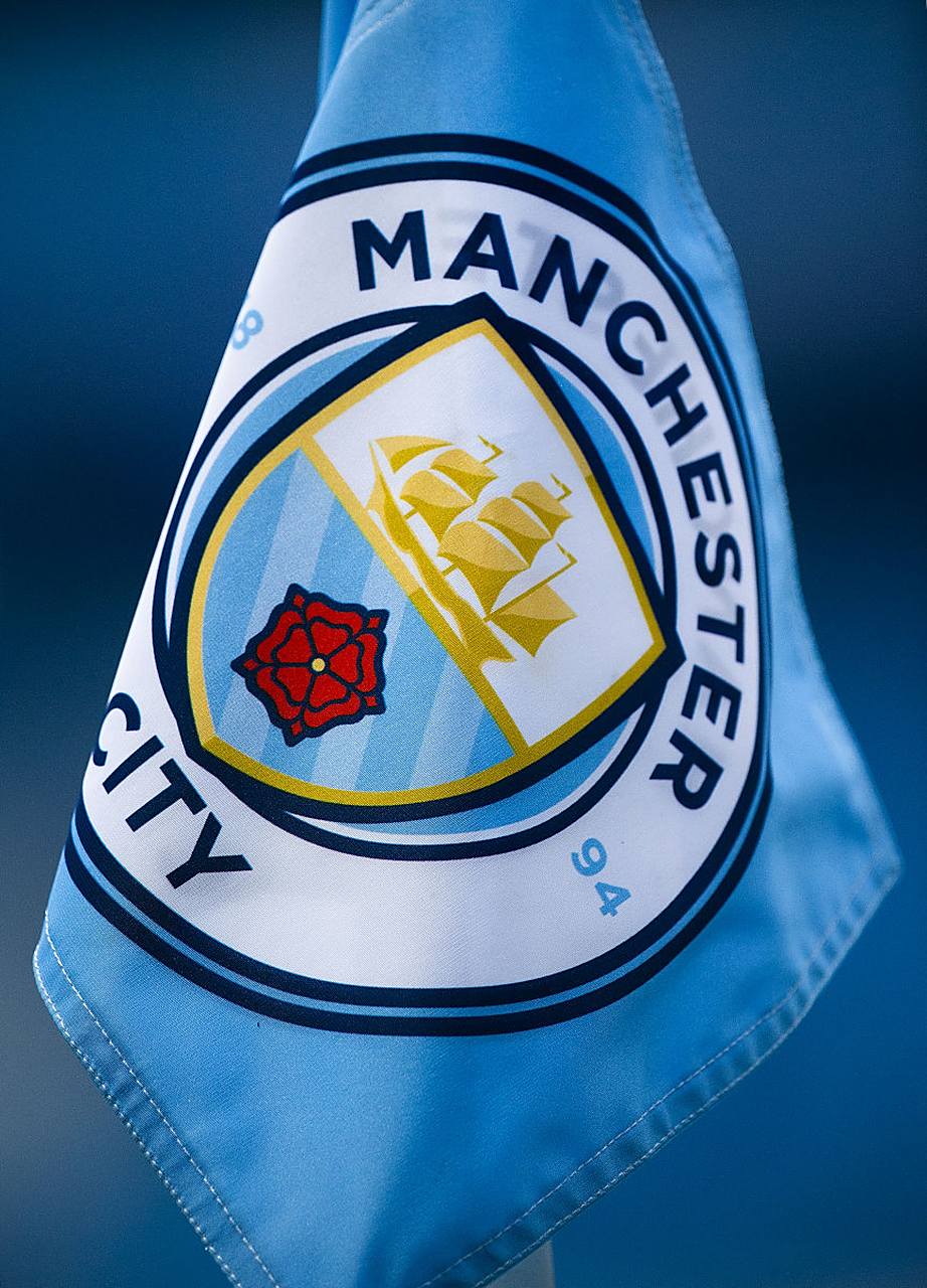 曼城客场2-1逆转击败莱斯特城，取得英超联赛胜利的简单介绍