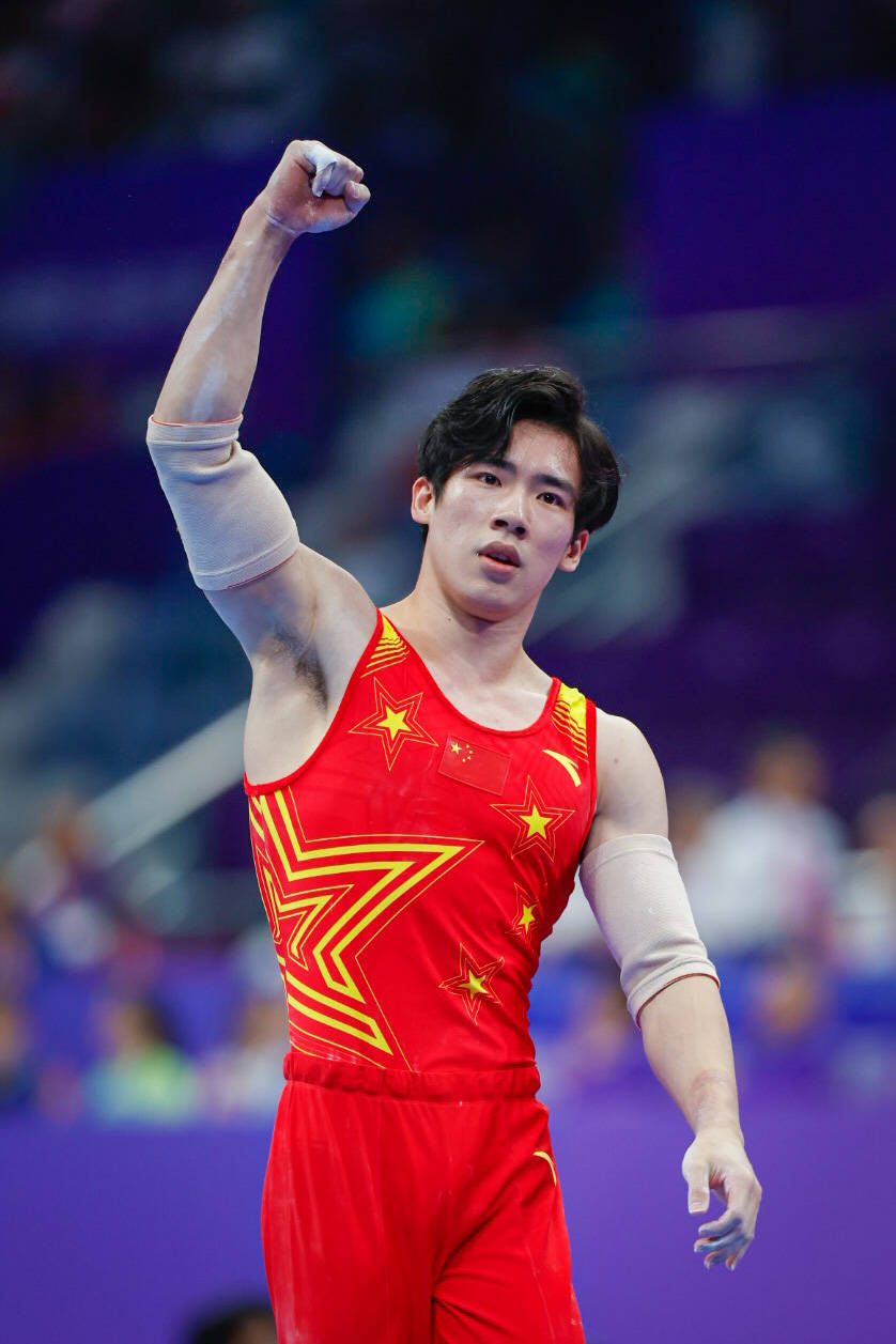 中国体操男团获得亚运会团体冠军