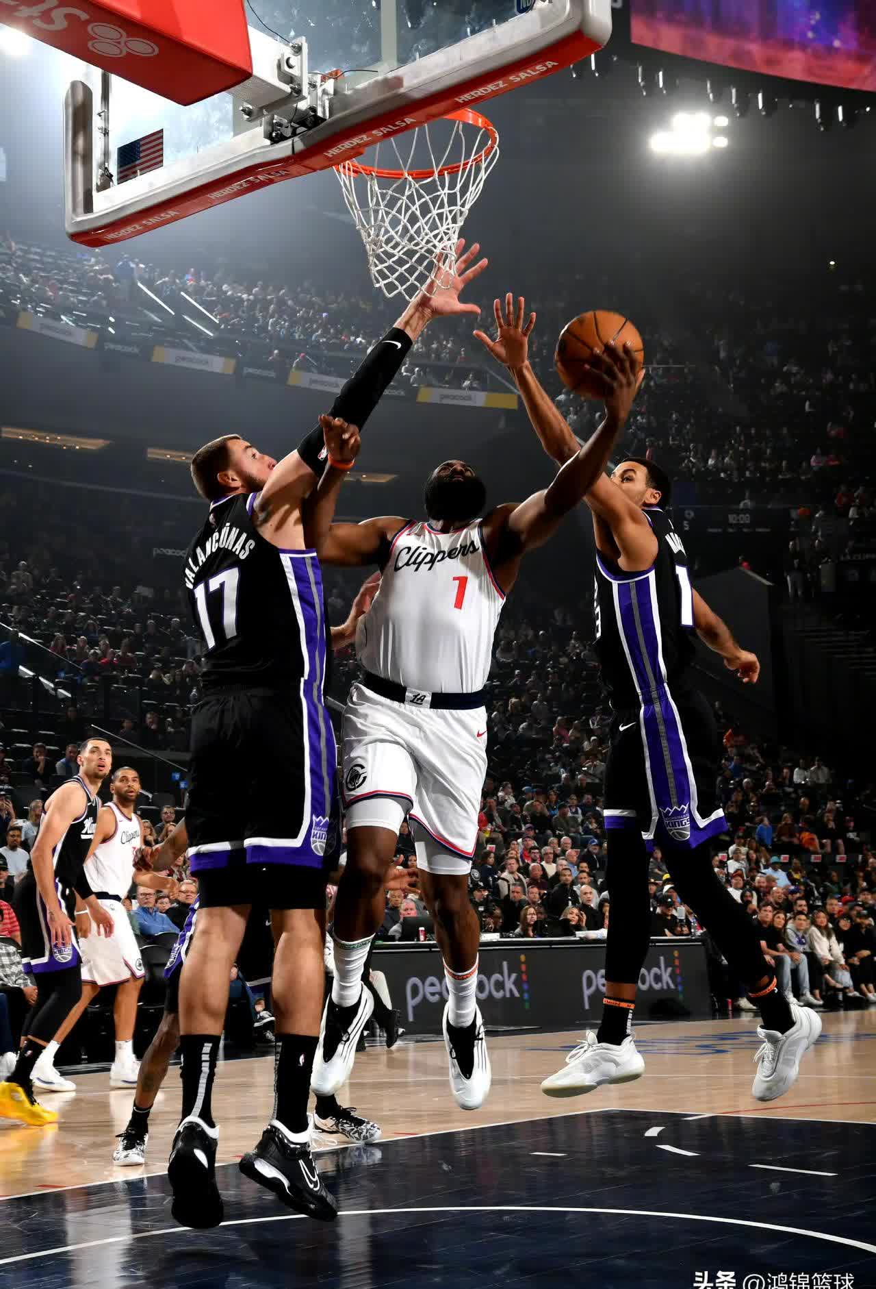 火箭险胜湖人，哈登命中绝杀
