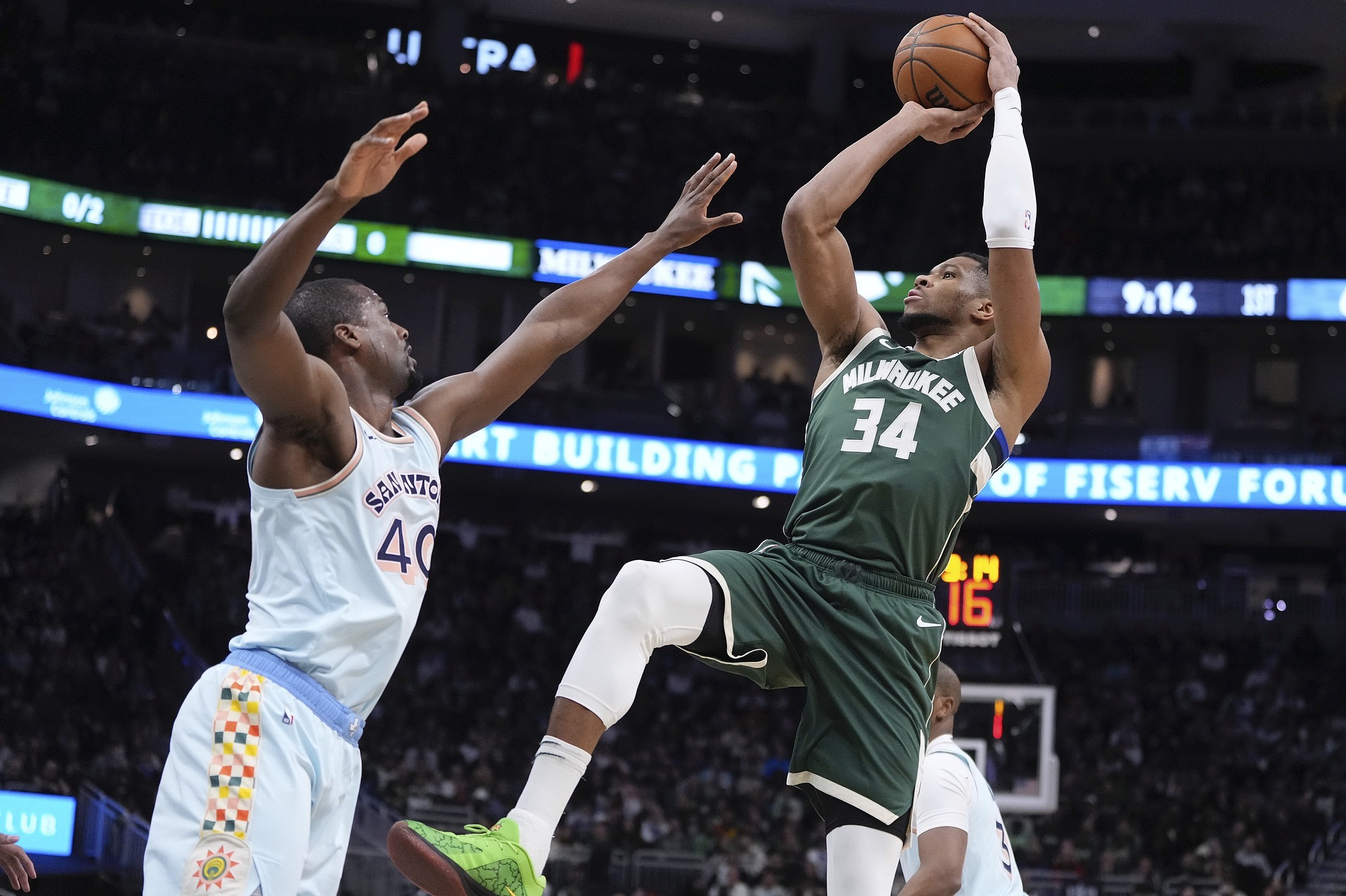 开拓者力克马刺，利拉德砍下32分