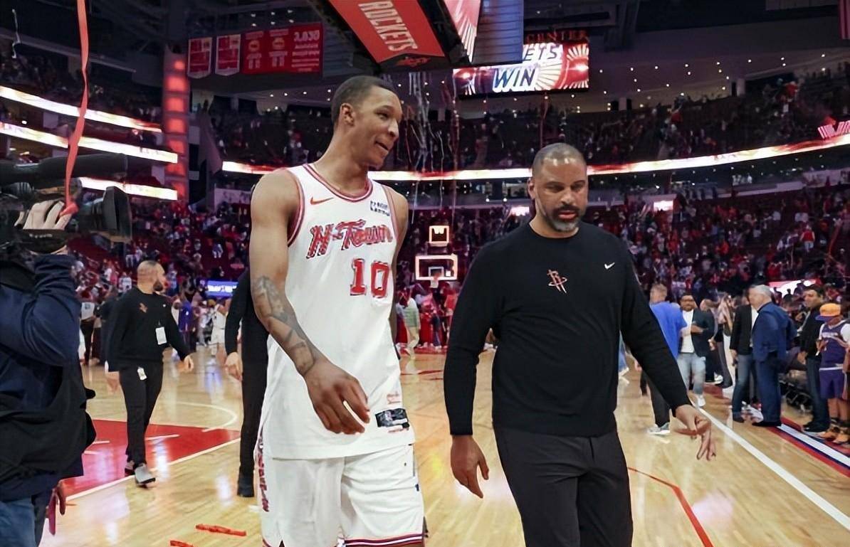 火箭全队发挥稳定，击败奇才